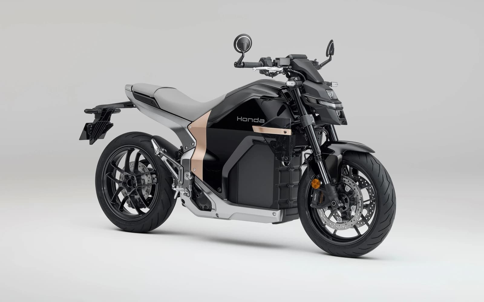 Honda WN7 в цвете Graphite Black, первый полноразмерный электрический naked Honda
