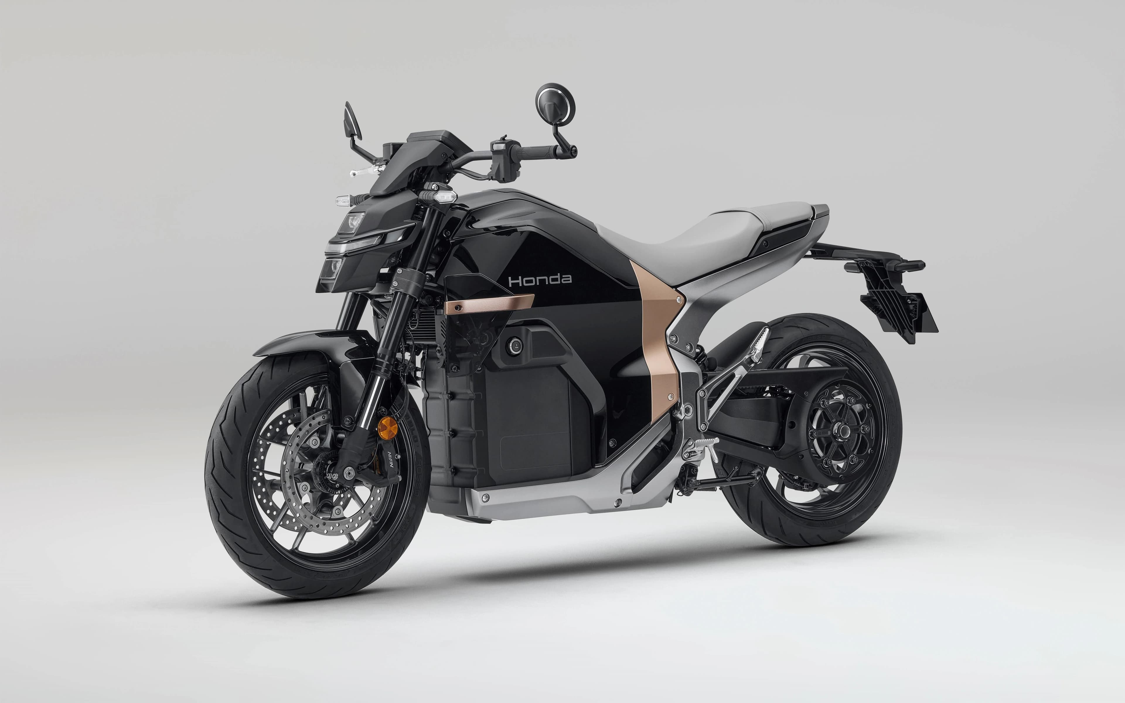 Honda WN7 в цвете Graphite Black, первый полноразмерный электрический naked Honda