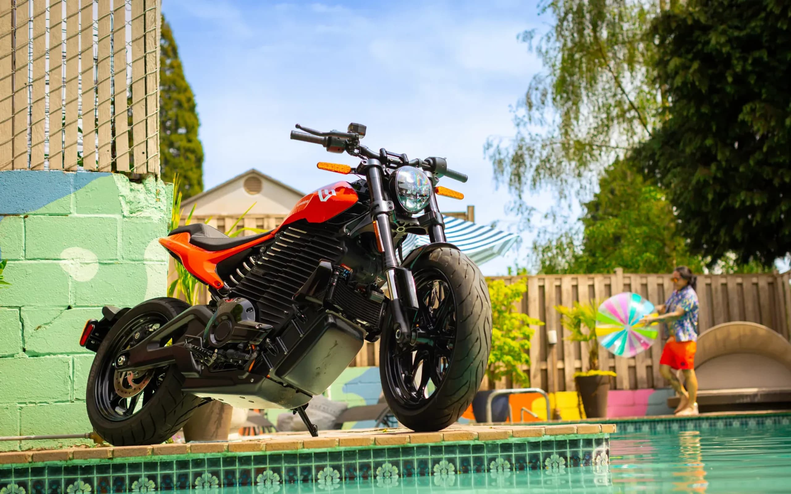 LiveWire S2 Alpinista в официальном исполнении Quasar Red